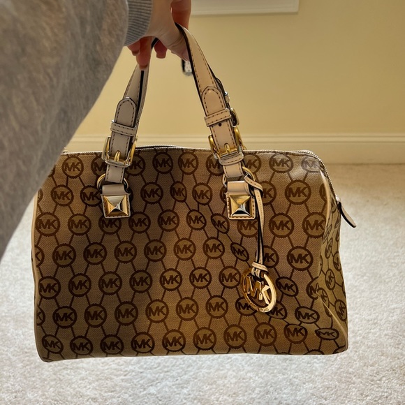 Michael Kors Grayson Satchel Large Size MINT CONDITION!! - Picture 5 of 10